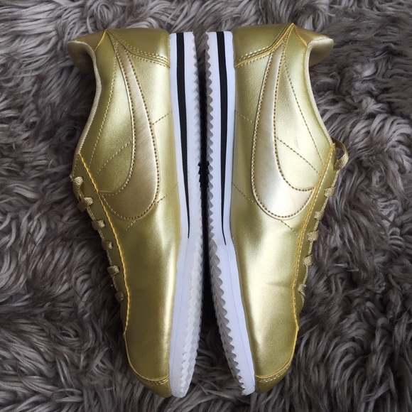 • ➳ Nike Cortez Special Edition Metallic Gold 6Y - Picture 3 of 8